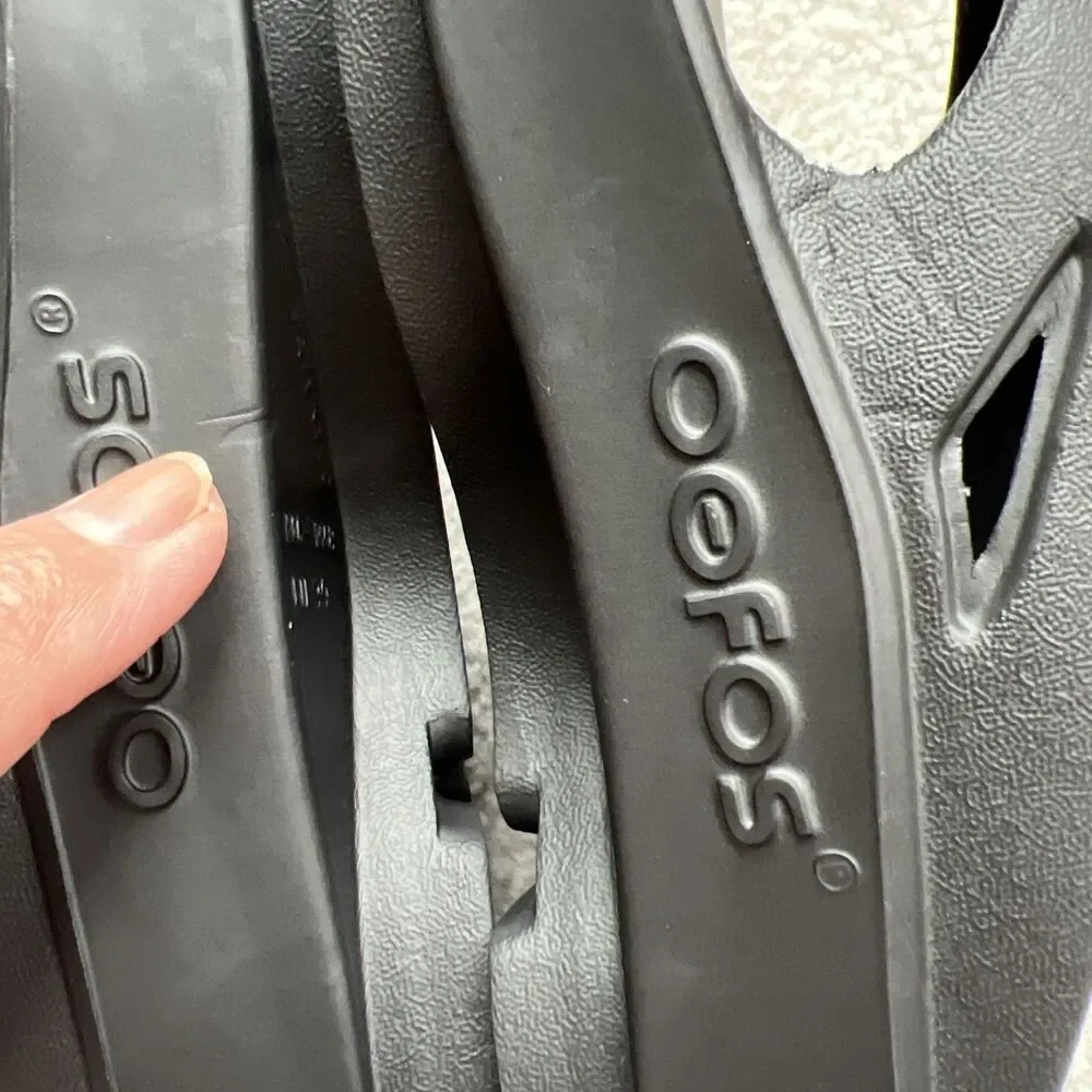 OOFOS OOlala Flip Flop Sandal Womens 8 Black Rubber Casual Recovery Thongs New